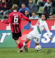 Fussball 1. Bundesliga: Leverkusen - Bremen, Zweikampf