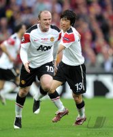 Fussball Champions League Finale 2011:  JUBEL Wayne Rooney  mit Ji - Sung Park (v. li., Manchester United FC)