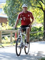 Fussball 1. Bundesliga: Die Mannschaft des FCB macht eine Fahrrad Tour mit dem Mountainbike