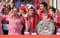 Fussball 1. Bundesliga :  JUBEL Franck Ribery, Arjen Robben, Mark van Bommel  (FC Bayern Muenchen)