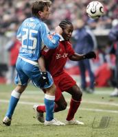 Fussball 1. Bundesliga: Bayern-Leverkusen, Zweikampf