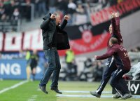 Fussball 1. Bundesliga  Saison 2010/2011:  Trainer Mirko Slomka (Hannover 96)