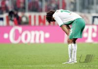 Fussball FC Bayern-Bremen; Enttaeuschung Owomoyela