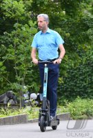 Oberbuergermeister Boris Palmer (Die Gruenen) auf einem E-Scooter