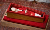 Vatikan / Rom: Trauer nach dem Tod von Papst Franziskus I.