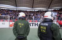 Fussball 1. Bundesliga: POLIZEI beim Spiel VfB Stuttgart  -  Karlsruher SC