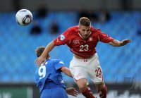 Fussball U21-Europameisterschaft 2011:  Rurik Gislason (li, Island) gegen Gaetano Berardi (re, Schweiz)