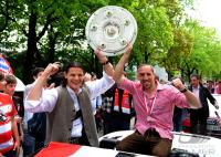 Fussball 1. Bundesliga : Daniel van Buyten, Franck Ribery (v.li., FCB)