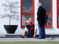 Fussball 1. Bundesliga :  Arjen Robben mit Sohn Luka und Vater Hans (FCB)