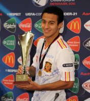 Fussball U21-EURO 2011 FINALE:  Thiago Alcantara (Spanien) mit Pokal, Player of the match