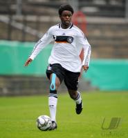 FUSSBALL, INTERNATIONAL: Deutschland U18, BASALA Einzelaktion