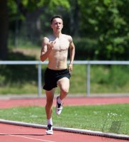 Leichtathletik: Lukas Gaertner (TV Rottenburg) trainiert im Rottenburger Hohenberstadion