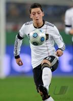 Fussball, International, Freundschaftsspiel: Deutschland, OEZIL am Ball