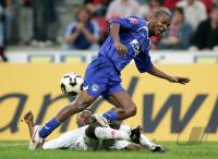 Fussball 1. Bundesliga: Koeln - Berlin, Zweikampf