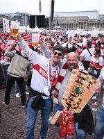 Fussball DFB Pokal Finale 24/25: Arminia Bielefeld - VfB Stuttgart, Public Viewing auf dem Schlossplatz