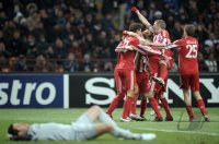 Fussball CHL  Saison 2010/2011: Bayern JUBEL mit Mario Gomez, Bastian Schweinsteiger, Thomas Mueller (v. li.)