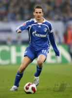 Fussball 1. Bundesliga: S04, LOEVENKRANDS Einzelaktion