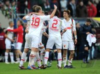 Fussball 1. Bundesliga, Saison 2011/2012: Jan Ingwer Callsen Bracker, Paul Verhaegh, Hajime Hosogai (v. li., FC Augsburg)