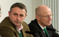Fussball 1. Bundesliga, Saison 2011/2012: Pressekonferenz Werder Bremen zur Vertragsverlaengerung von Manager und Trainer