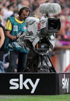 Fussbal1. Bundesliga Saison 2010/2011: KAMERAMANN hiter der Fernsehkamera
