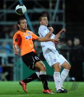 Fussball DFB Pokal : Ralf Kettemann (li, VfR Aalen) gegen Lukas Schmitz (re, FC Schalke 04)
