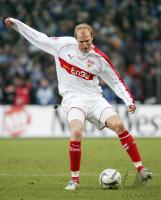 Fussball 1. Bundesliga: Arminia Bielefeld - VfB Stuttgart, Einzelaktion am Ball.