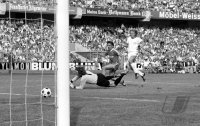 Fussball 1. Bundesliga, Saison 1974/1975, 1. Spieltag: Offenbach - Bayern 6:0