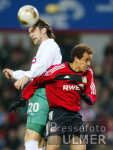 Fussball 1. Bundesliga: Leverkusen - Bremen, Zweikampf