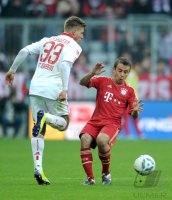 Fussball 1. Bundesliga, Saison 2011/2012:  Alexander Esswein (li, 1 FC Nuernberg) gegen Rafinha (FC Bayern Muenchen)