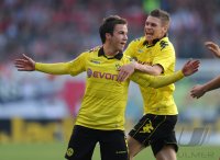 1. Fussball Bundesliga: (v. li.) BVB JUBEL nach dem TOR ZUM 1:0, Mario Goetze, Lukasz Piszczek