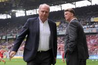 Fussball 1. Bundesliga : Manager Uli Hoeness  mit Trainer Louis van Gaal (FCB)