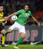 Fussball 1. Bundesliga, Saison 2011/2012: Werder Bremen: PIZARRO am Ball