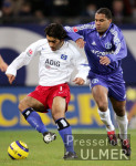 Fussball 1. Bundesliga: Hamburg - Schalke, Zweikampf