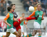 Fussball 1. Bundesliga: Frankfurt - Bremen, Zweikampf