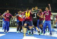 Fussball: DFB Pokal Finale:  Jubel  Raul (FC Schalke 04)   mit Spanischer Fahne und Torwart Manuel Neuer , Danilo Avelar (v. li., FC Schalke 04)