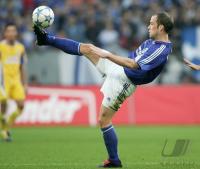 Fussball 1. Bundesliga: Schalke, ERNST Einzelaktion am Ball