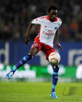 Fussball: 1. Bundesliga Saison 2010/2011: Hamburg, PITROIPA am Ball