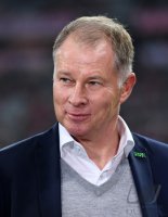 Fussball DFB Pokal 2. Runde 16/17: FC Bayern Muenchen - FC Augsburg