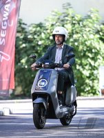 Oberbuergermeister Boris Palmer (Parteilos) bei einer Probefahrten mit einem E-Roller