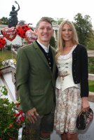 FUSSBALL 1. BUNDESLIGA 13/14:  Bastian Schweinsteiger und Freundin Sarah Brandner