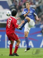 Fussball 1. Bundesliga: Schalke - Bayern, Zweikampf