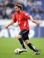 FUSSBALL 1. BUNDESLIGA: Hannover, SCHULZ Einzelaktion