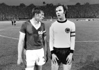 Fussball WM 1974:   Bransch (DDR) und Beckenbauer (GER)