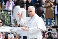 Papst Leo XIV. am Palmsonntag auf dem Petersplatz