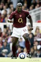 Fussball International: Arsenal, CAMPBELL Einzelaktion am Ball