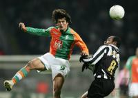 Fussball CL: Bremen - Turin, Zweikampf