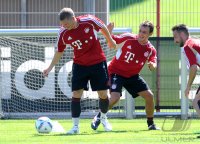 Fussball 1. Bundesliga: Bastian Schweinsteiger, Rafinha  (v. li., FC Bayern Muenchen)