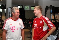 Fussball 1. Bundesliga: Trainer Jupp Heynckes  mit Toni Kroos (v. li., FC Bayern Muenchen)