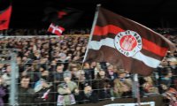 Fussball: 1. Bundesliga Saison 2010/2011: Millerntor Stadion Fans