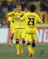 Fussball 1. Bundesliga, Saison 2011/2012: JUBEL Moritz Leitner (li,) mit Shinji Kagawa (Borussia Dortmund)